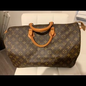 Authentic Louis Vuitton Monogram Speedy 40…